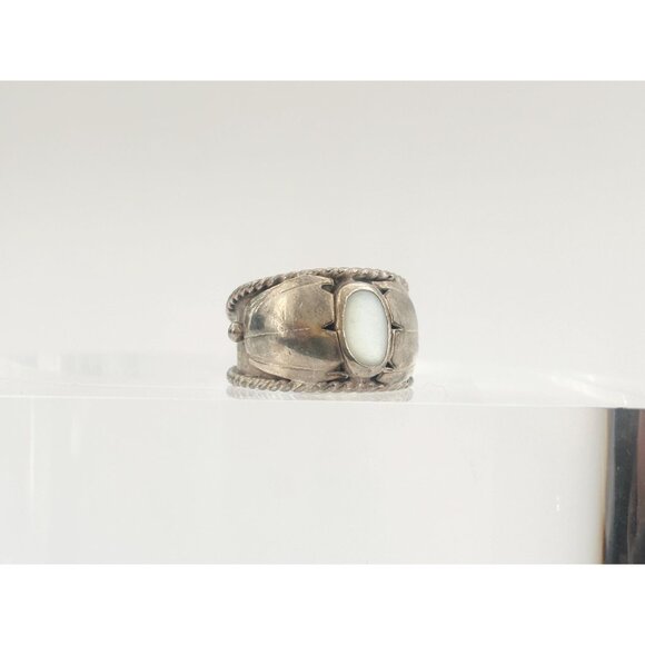 Mother of Pearl Accented Rope Framed 925 Sterling Silver Vintage Ring - sz 7.75 - Picture 2 of 12